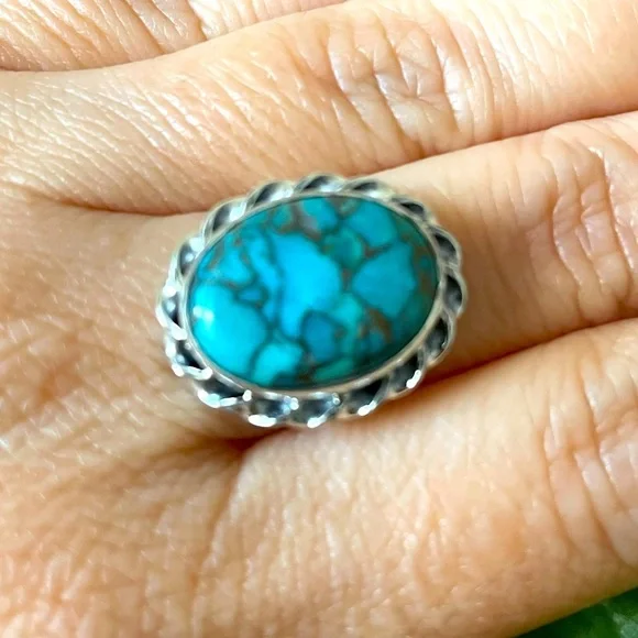 Statement Ring - Picture 3 of 5